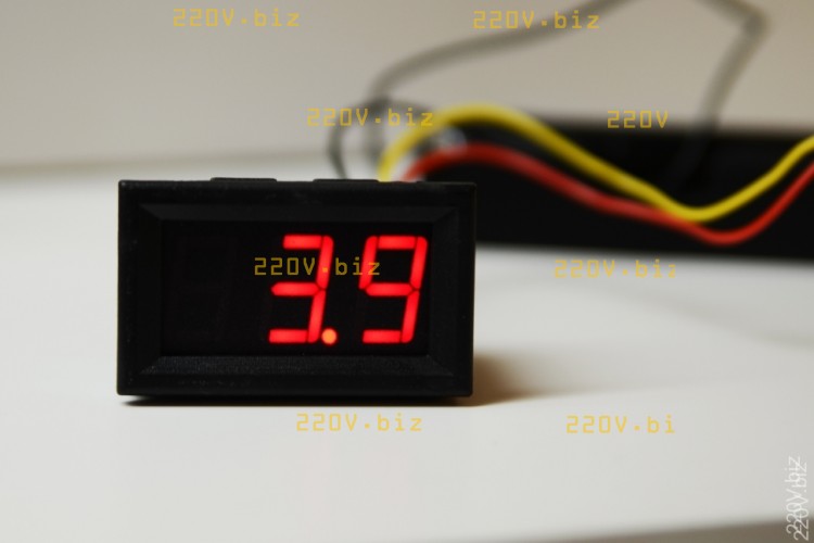 Вольтметр встраиваемый от 3.5V до 99V DC Пластик
